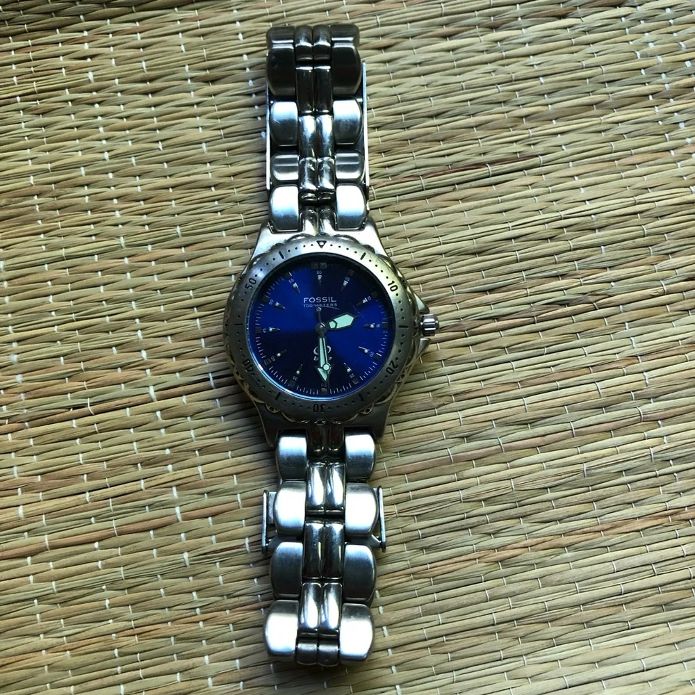 Fossil Blue 100 Meters Water Resistant Silver Toned Women's Wristwatch